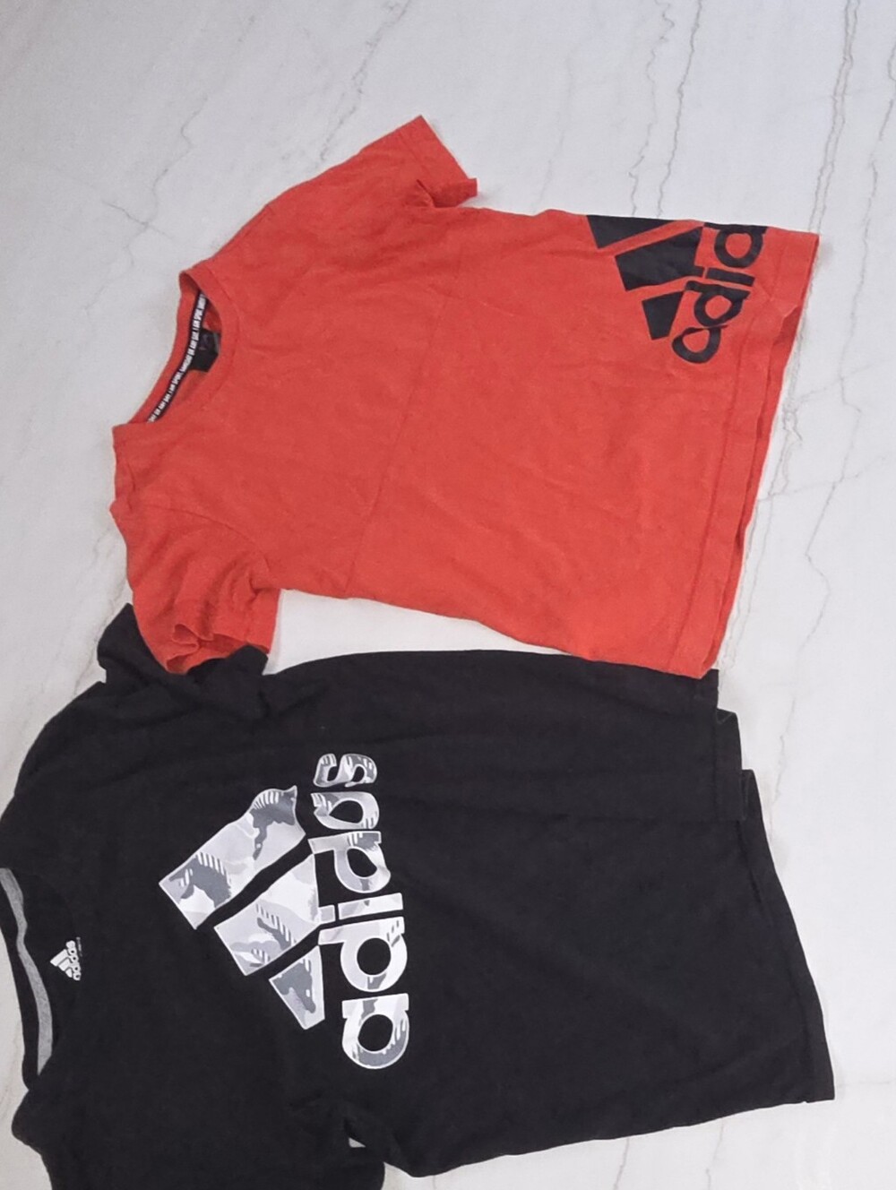 Bundle of 2 Adidas Boys T-Shirts Size S 9-10Y - Black / Red